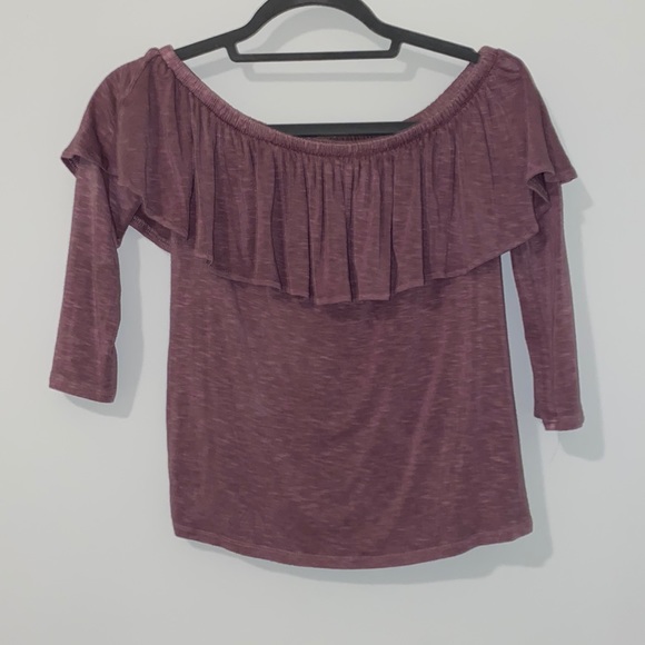 american eagle off the shoulder top - Picture 1 of 3